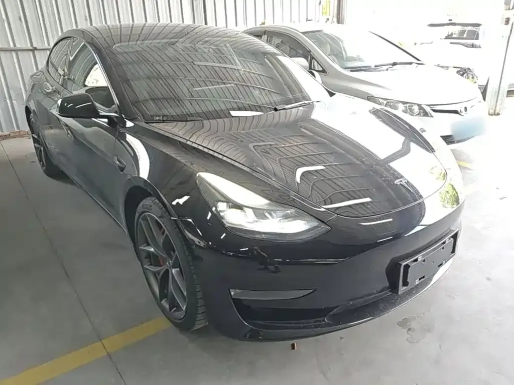 Tesla Model 3 — фото 9