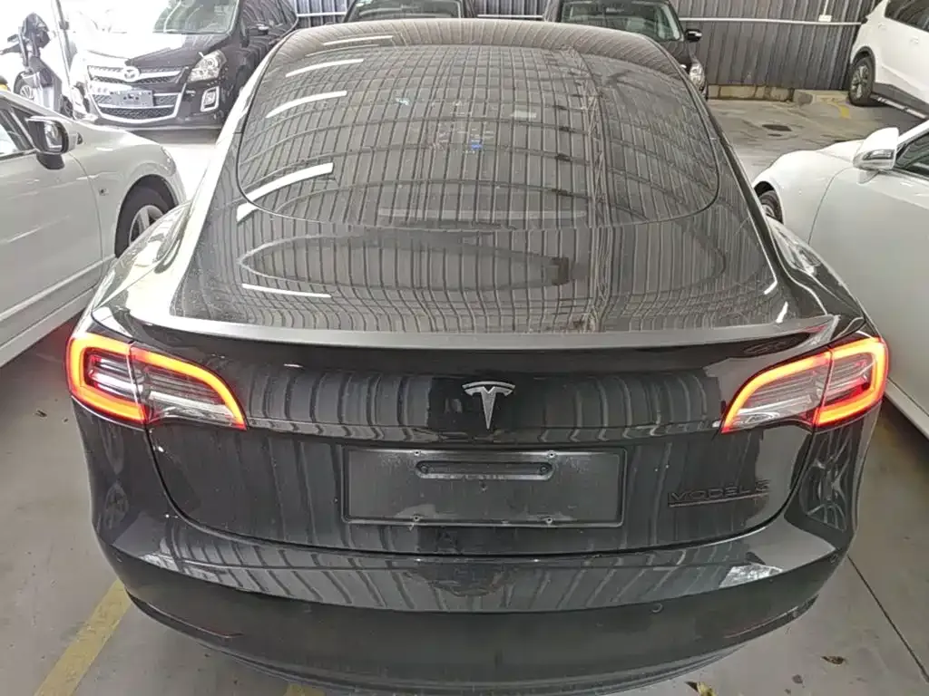 Tesla Model 3 — фото 7