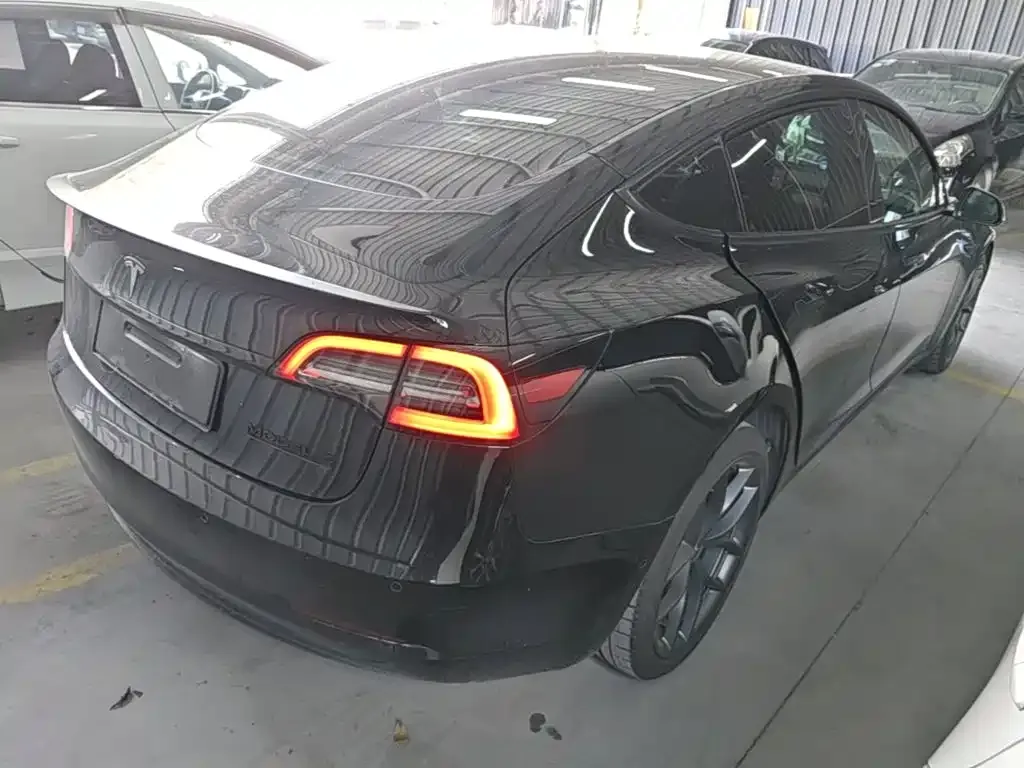 Tesla Model 3 — фото 2