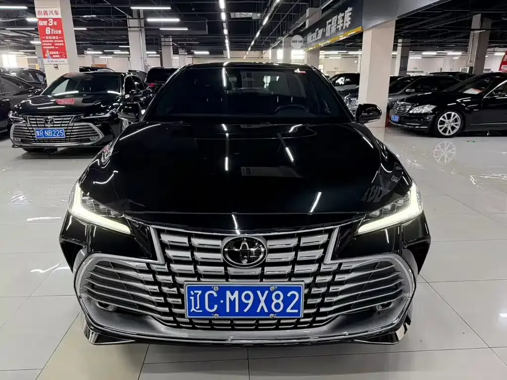 Toyota Avalon — фото 1