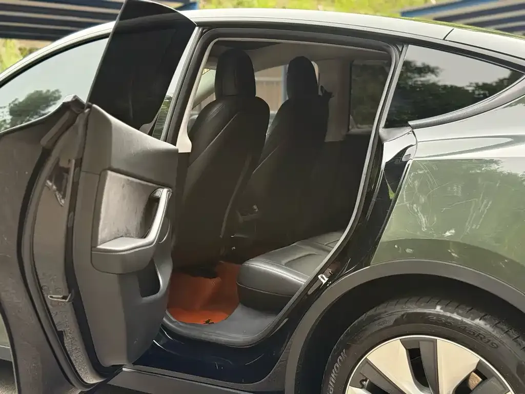 Tesla Model Y — фото 9