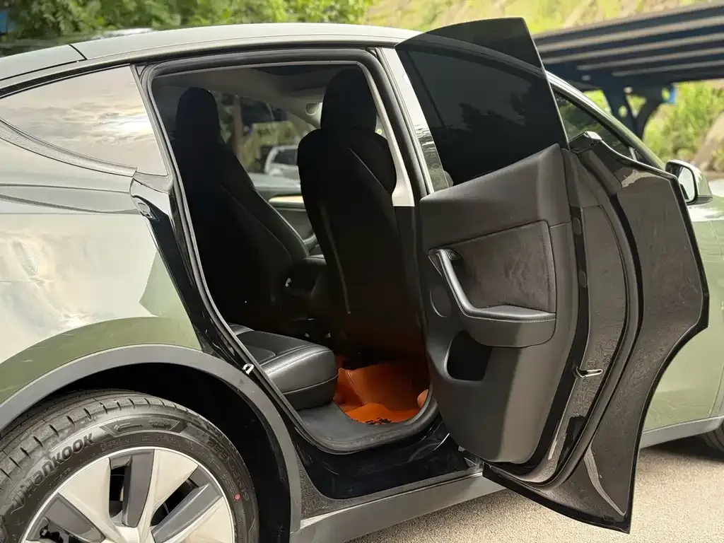 Tesla Model Y — фото 5