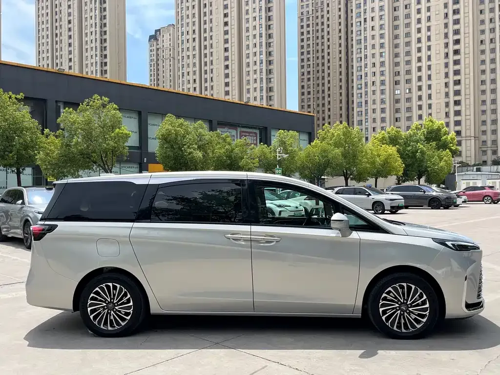 Buick GL8 Hybrid — фото 7