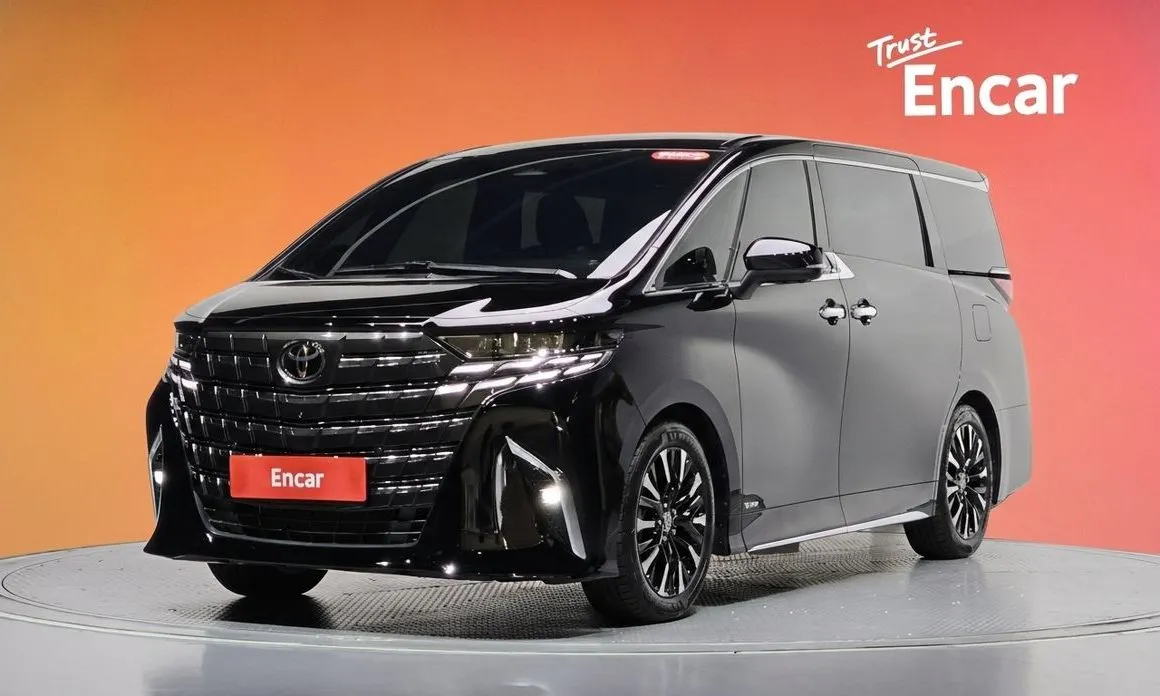 Toyota Alphard — фото 1