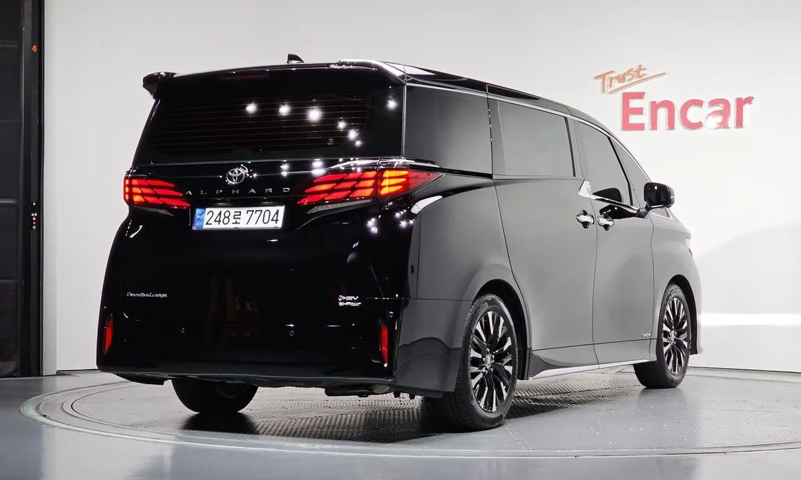 Toyota Alphard — фото 4
