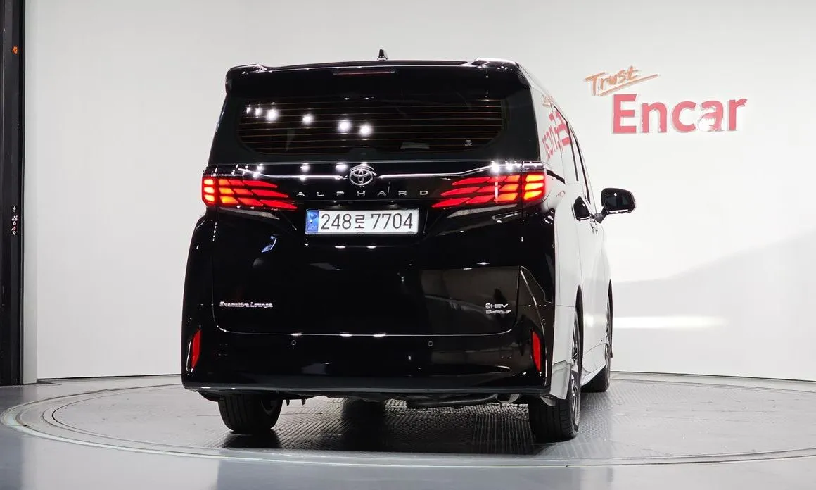 Toyota Alphard — фото 2
