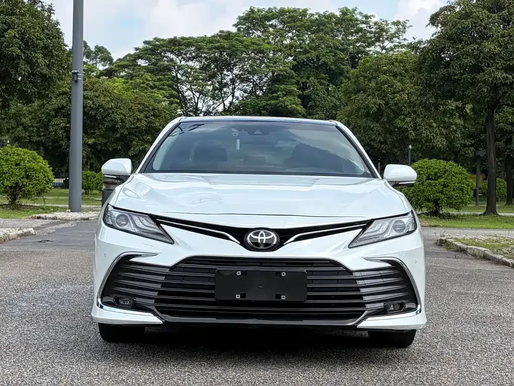 Toyota Camry — фото 6