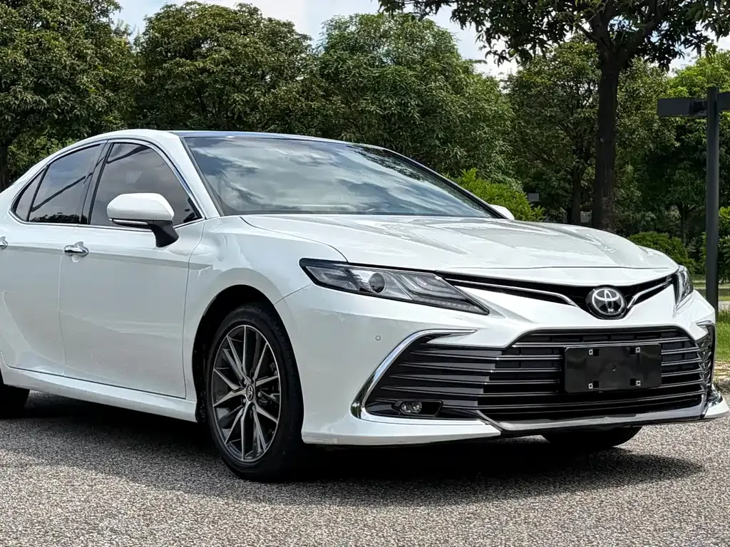 Toyota Camry — фото 10