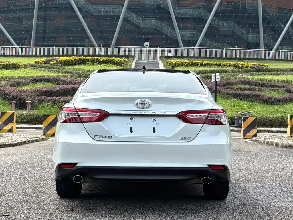 Toyota Camry — фото 7