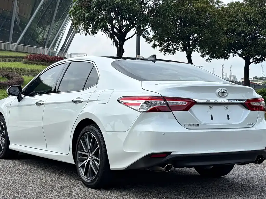 Toyota Camry — фото 8