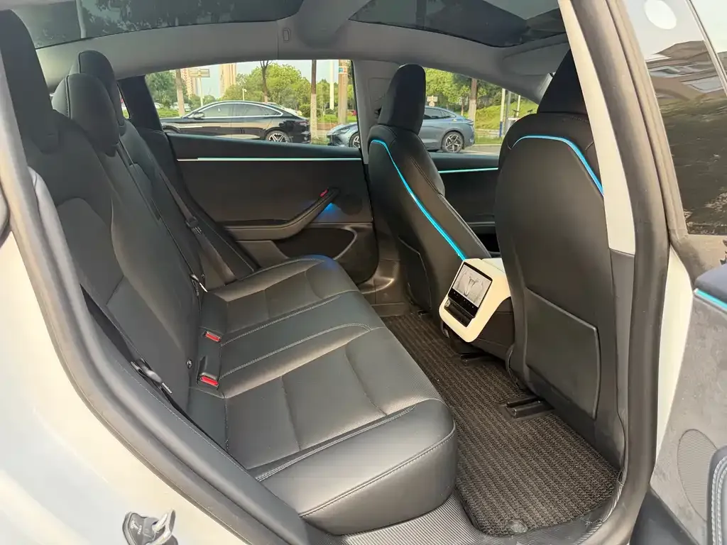 Tesla Model 3 — фото 4
