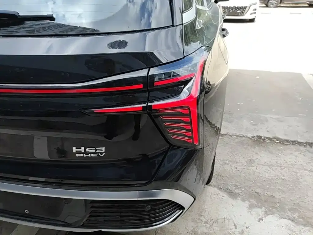 Hongqi HS3 PHEV — фото 3