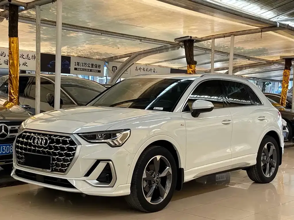 Audi Q3 — фото 1