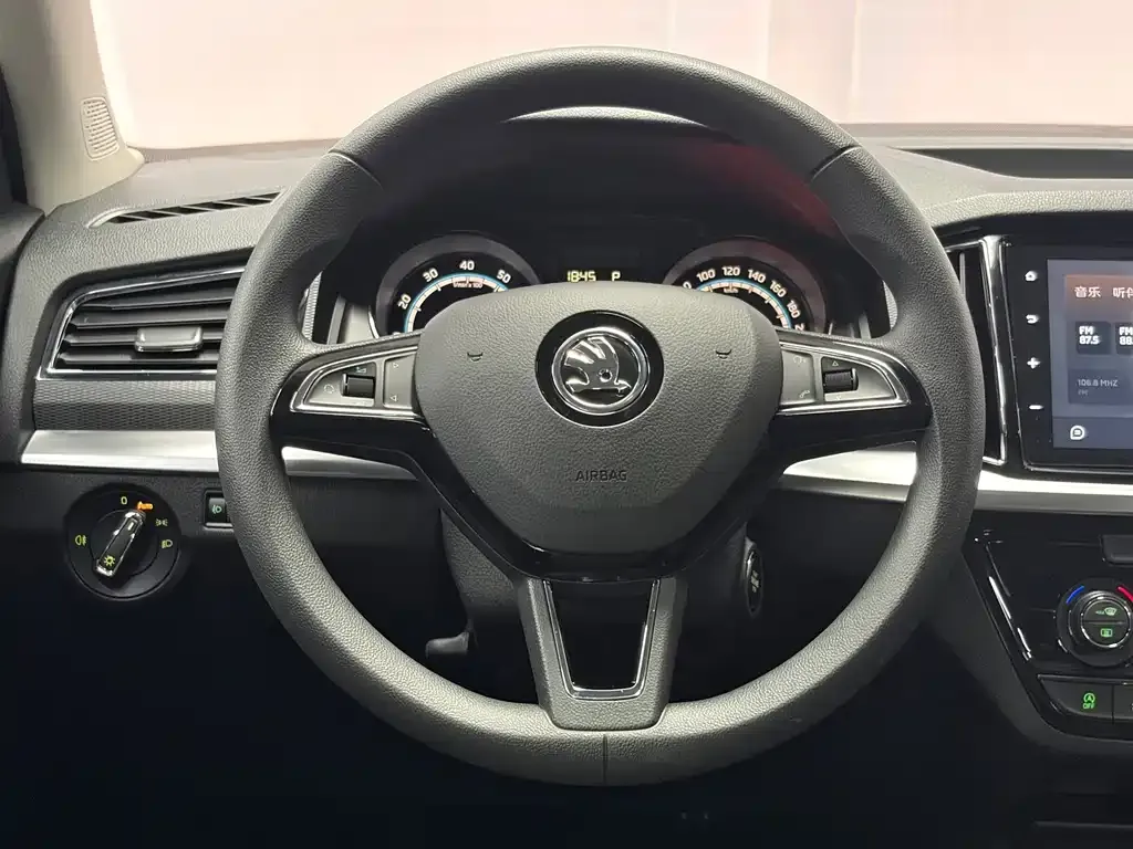Skoda Kamiq — фото 2