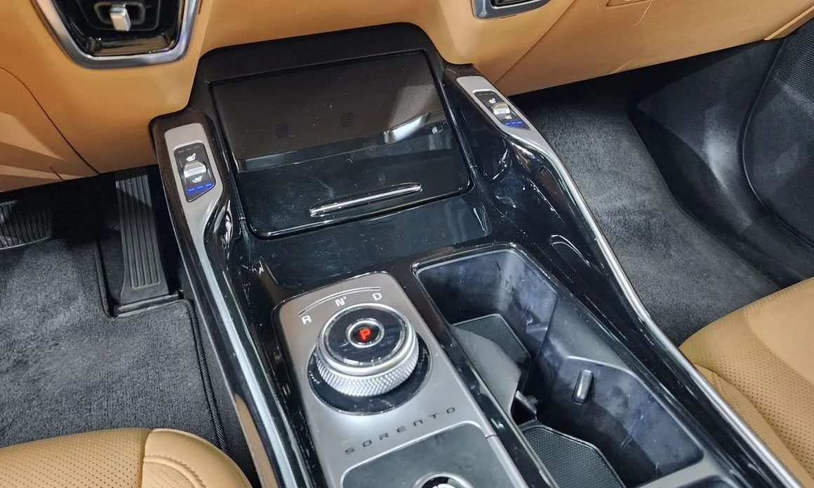 Kia Sorento — фото 9