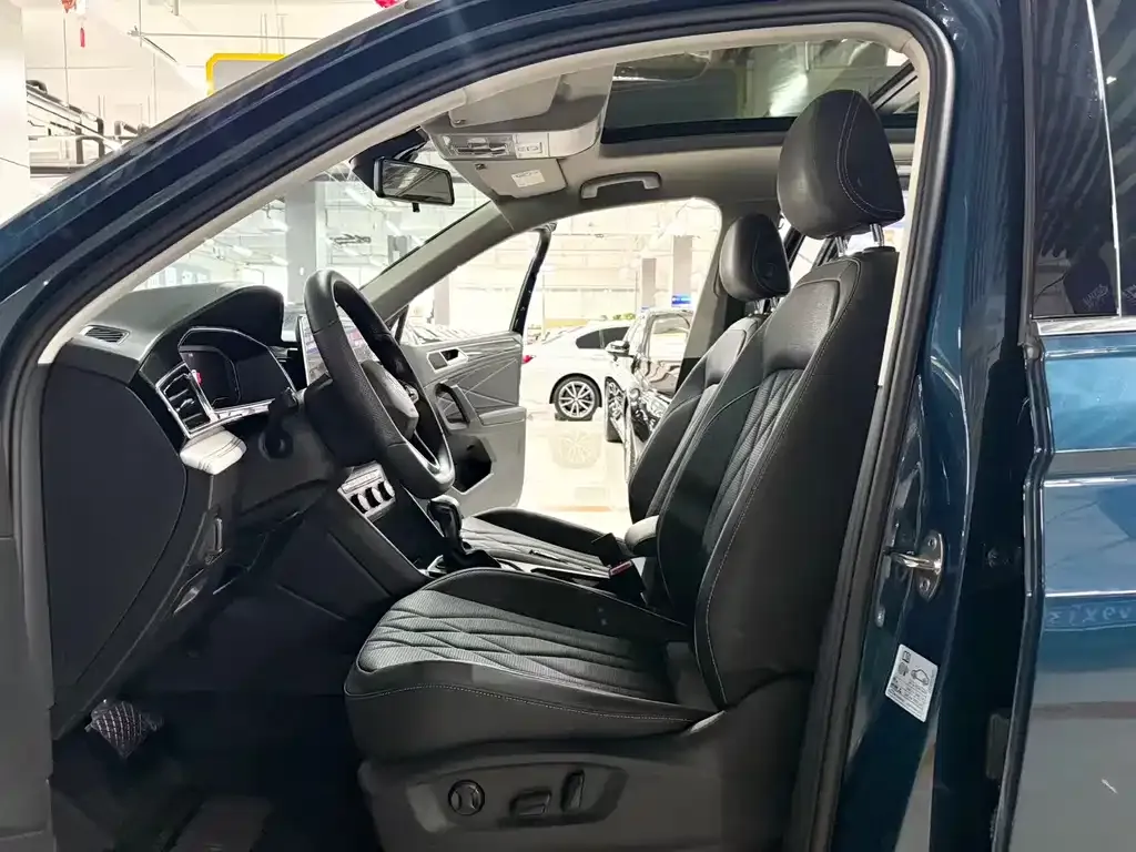 Volkswagen Tiguan L 2023 из CN, фото 8