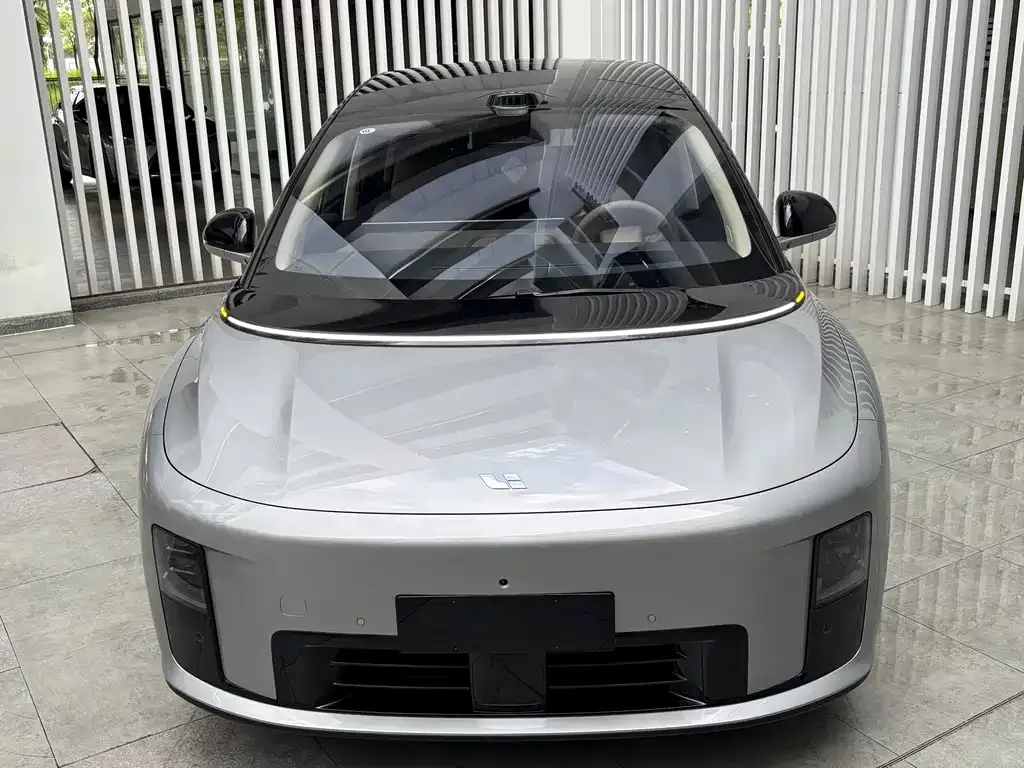 Li Auto i8 — фото 4