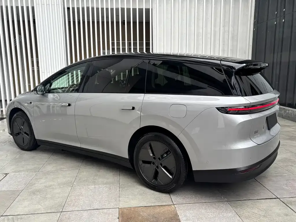 Li Auto i8 — фото 7