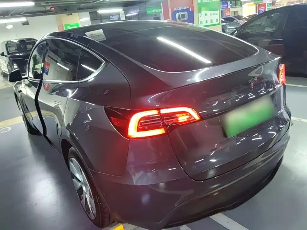 Tesla Model Y — фото 7