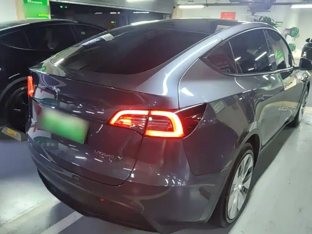 Tesla Model Y — фото 9