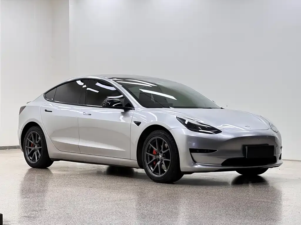 Tesla Model 3 — фото 5