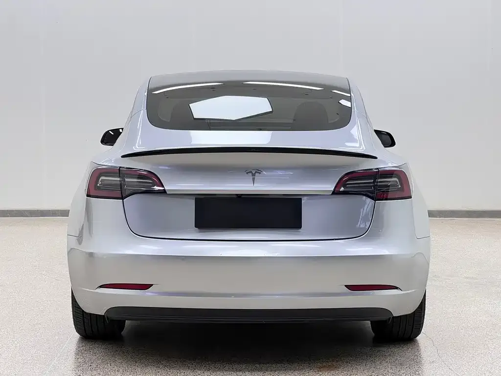 Tesla Model 3 — фото 9