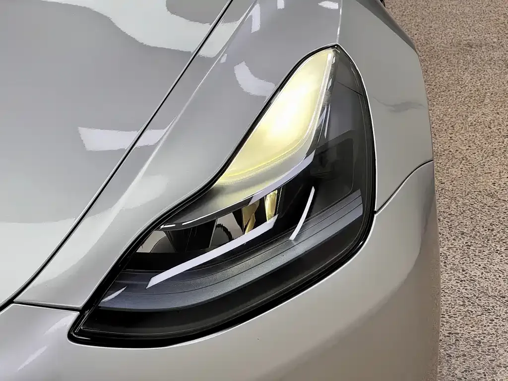 Tesla Model 3 — фото 10
