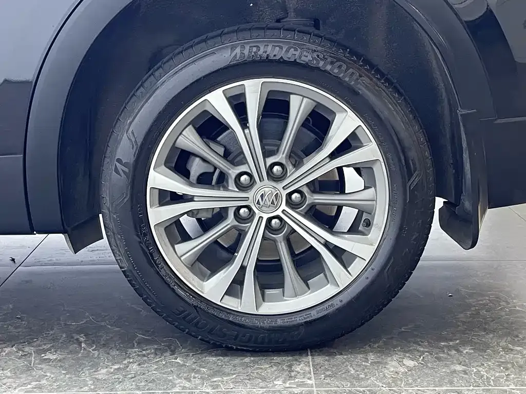 Buick Envision Plus — фото 10