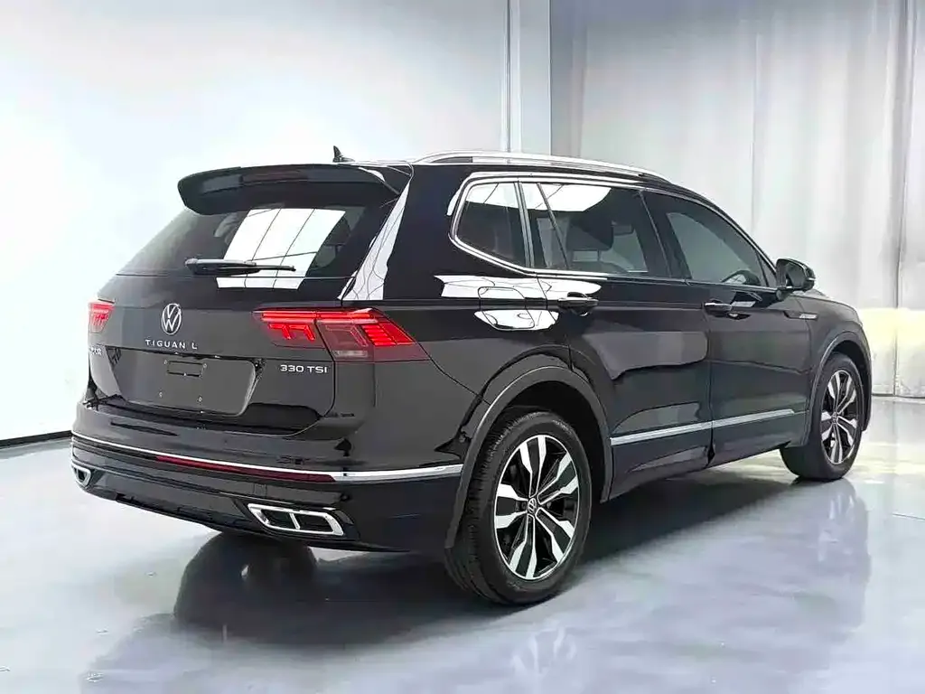 Volkswagen Tiguan L — фото 10
