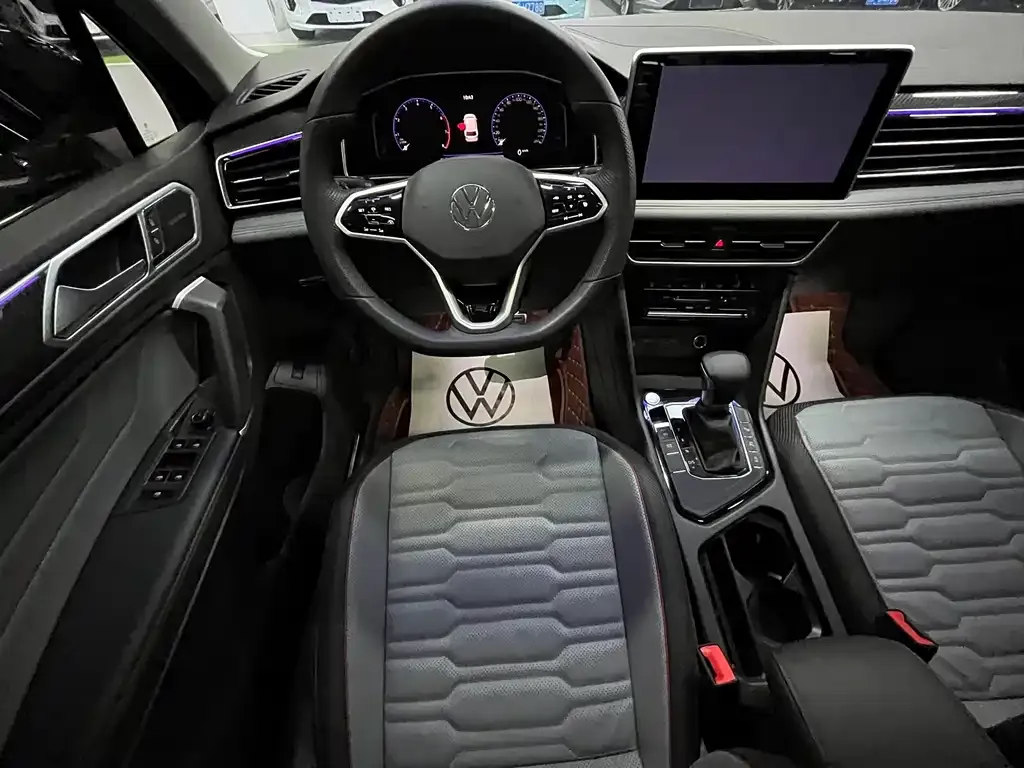 Volkswagen Tiguan L — фото 4