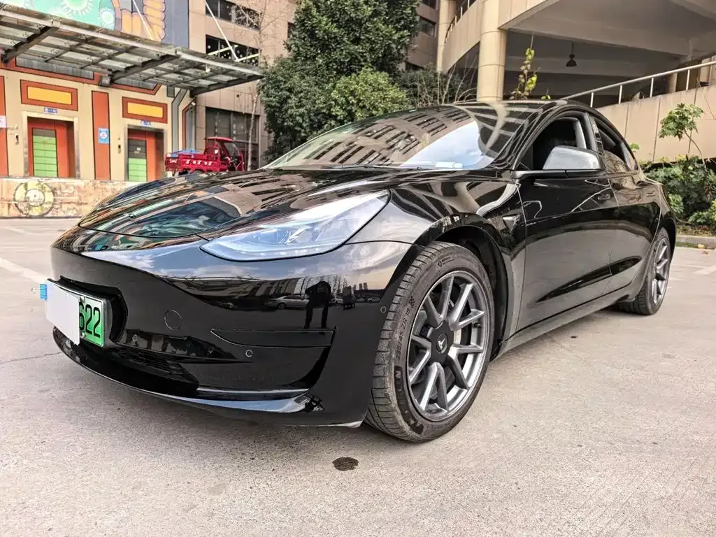 Tesla Model 3 — фото 10