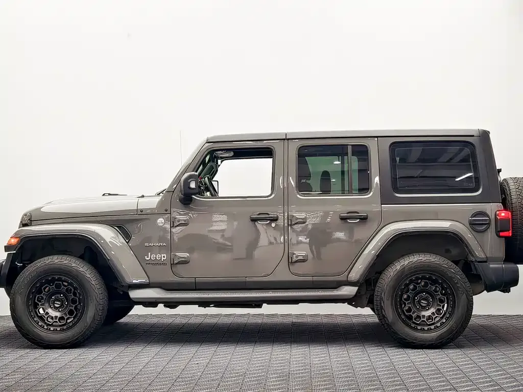 Jeep Wrangler — фото 6