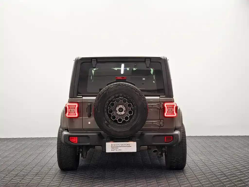 Jeep Wrangler — фото 10