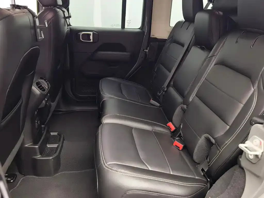 Jeep Wrangler — фото 2