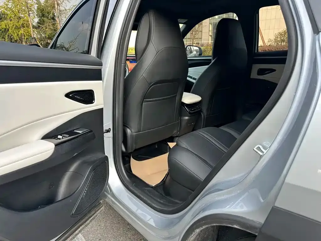 Geely Galaxy L7 — фото 9