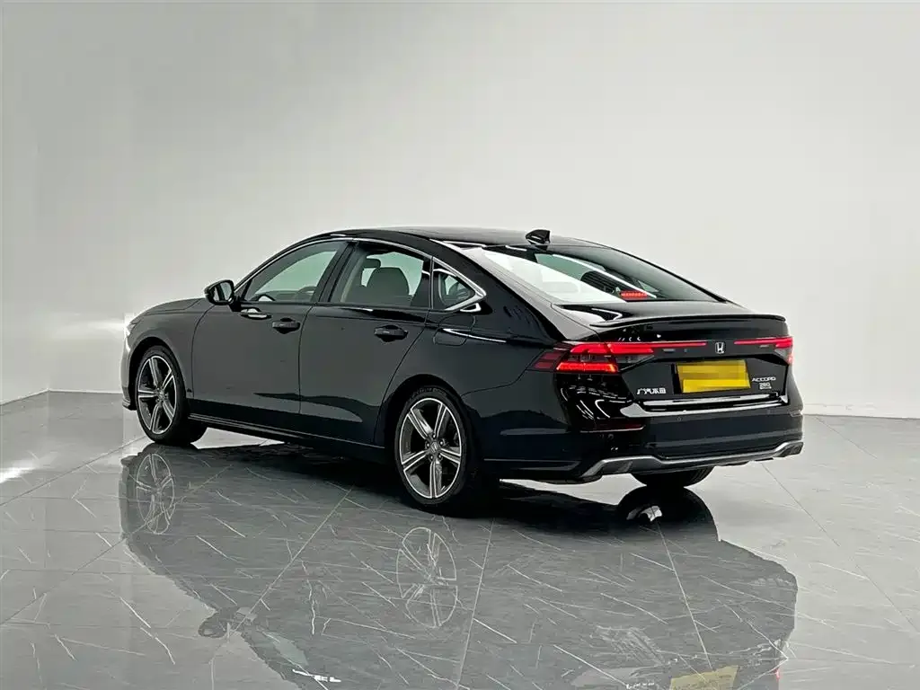 Honda Accord — фото 10