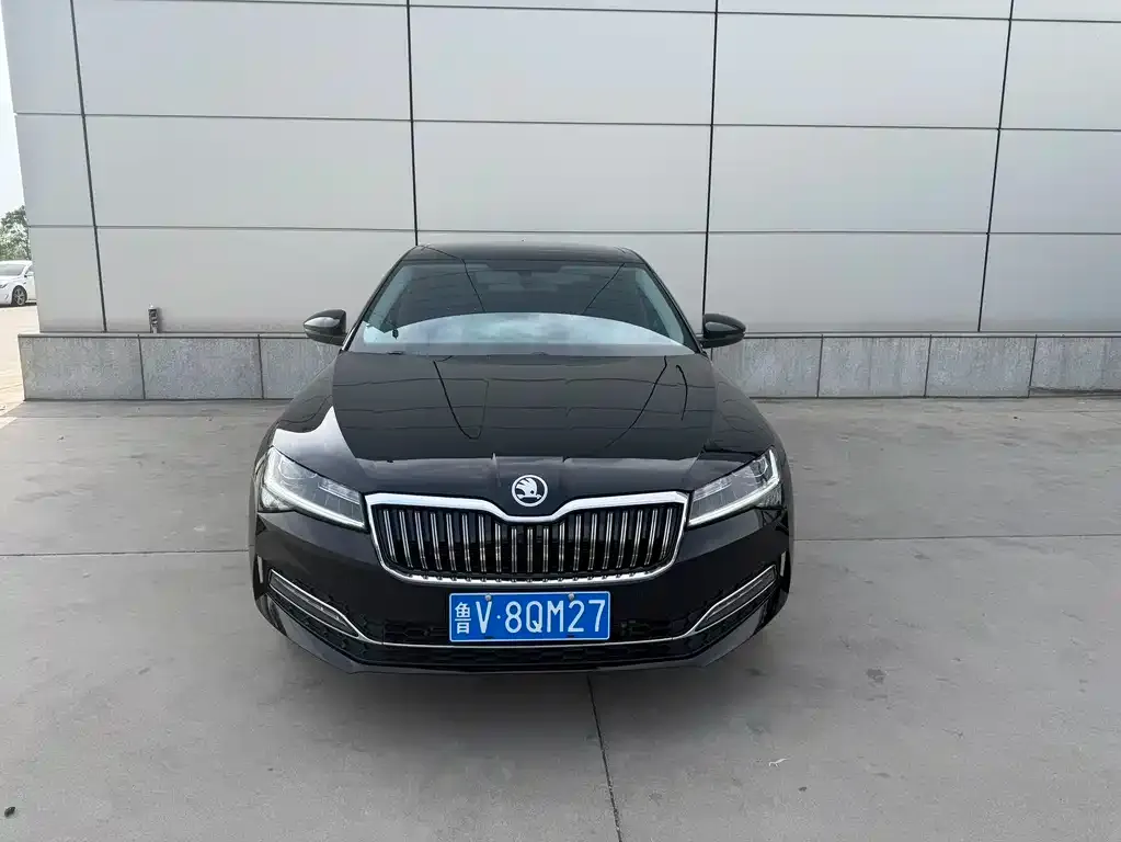 Skoda Superb — фото 1