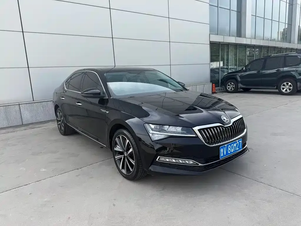 Skoda Superb — фото 8