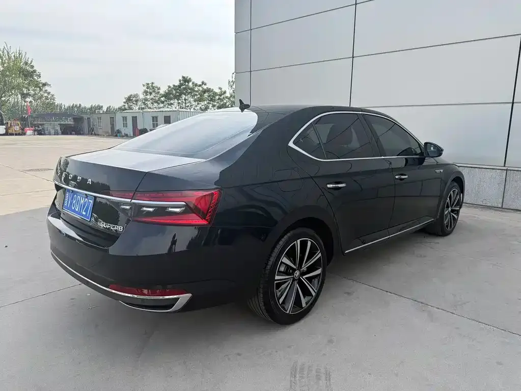 Skoda Superb — фото 10