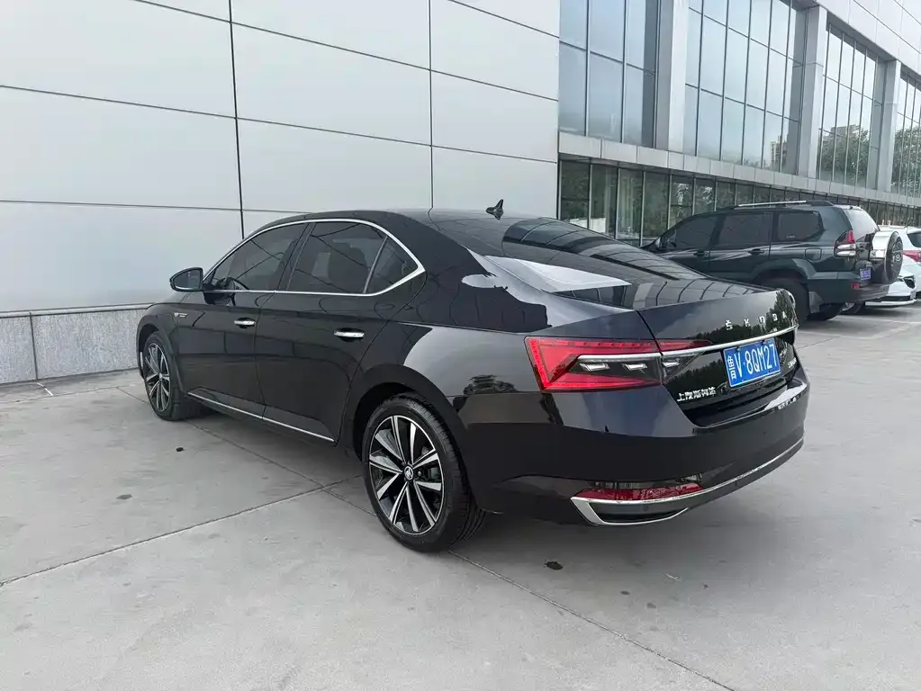 Skoda Superb — фото 7