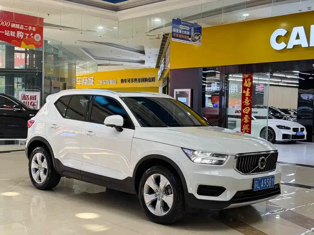 Volvo XC40 — фото 2