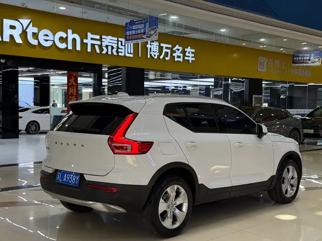 Volvo XC40 — фото 3