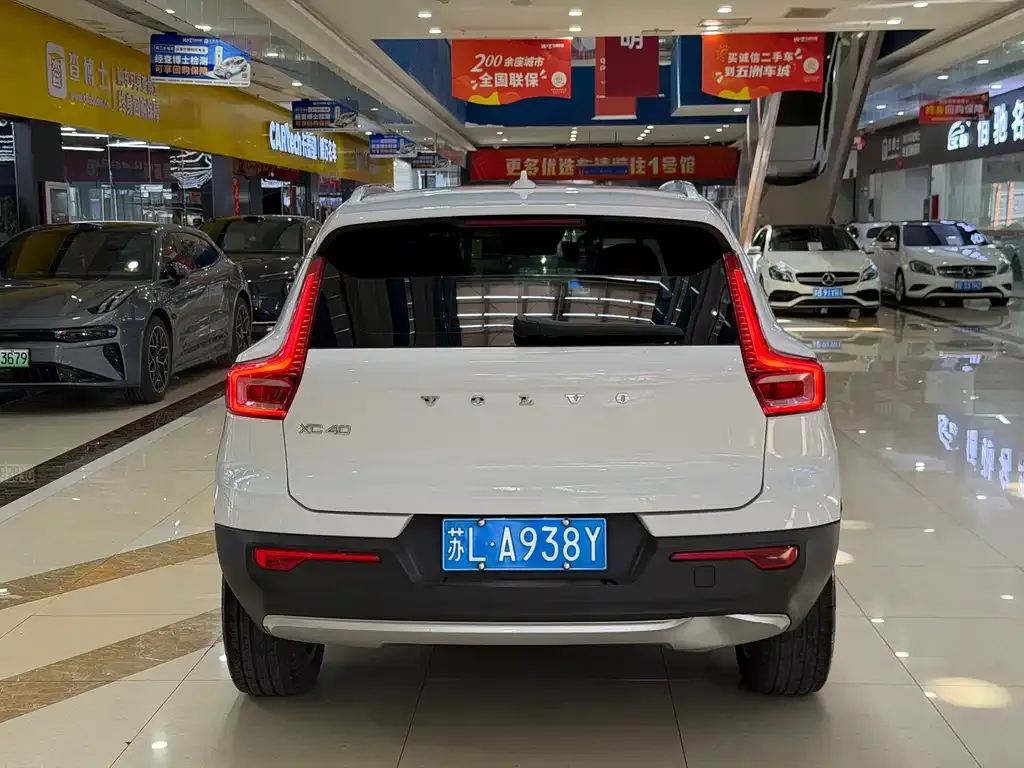 Volvo XC40 — фото 4