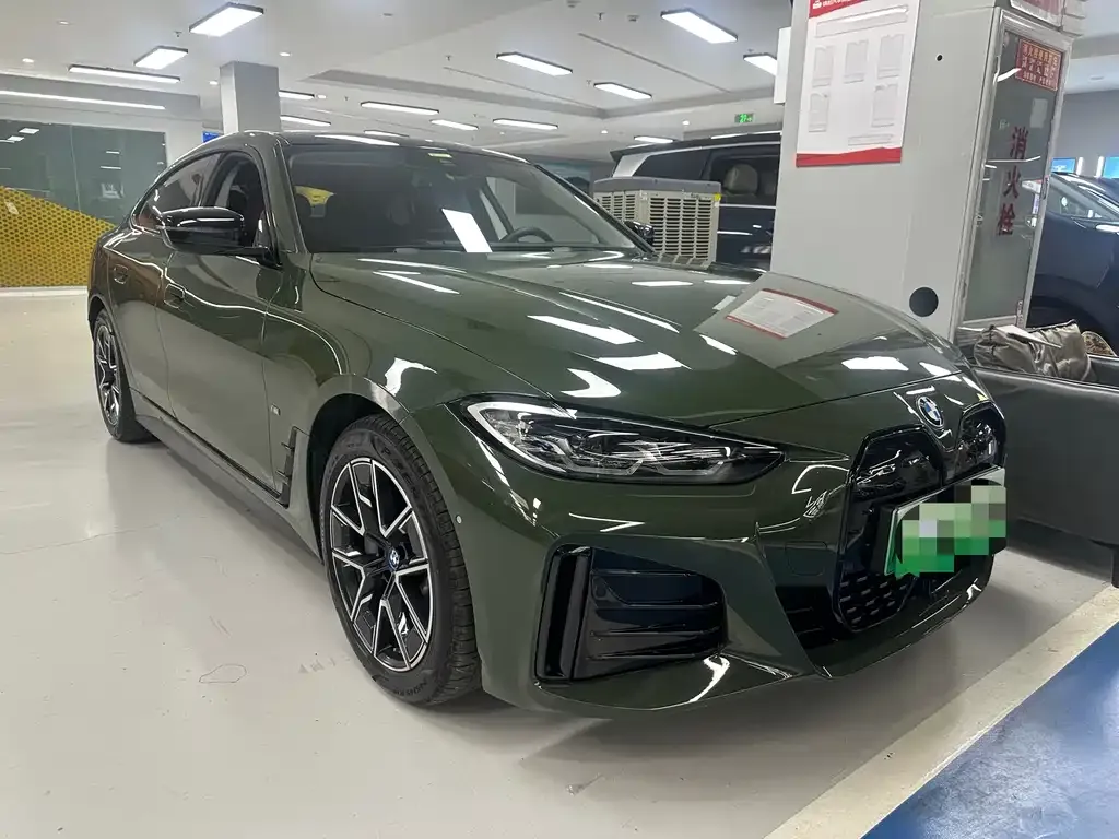 BMW i4 — фото 8