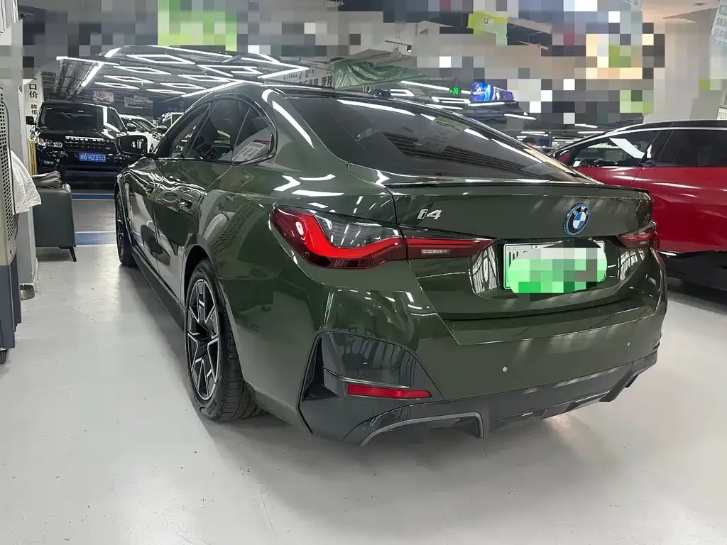 BMW i4 — фото 9