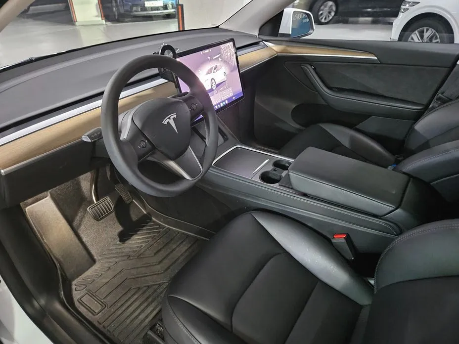 Tesla Model Y — фото 2