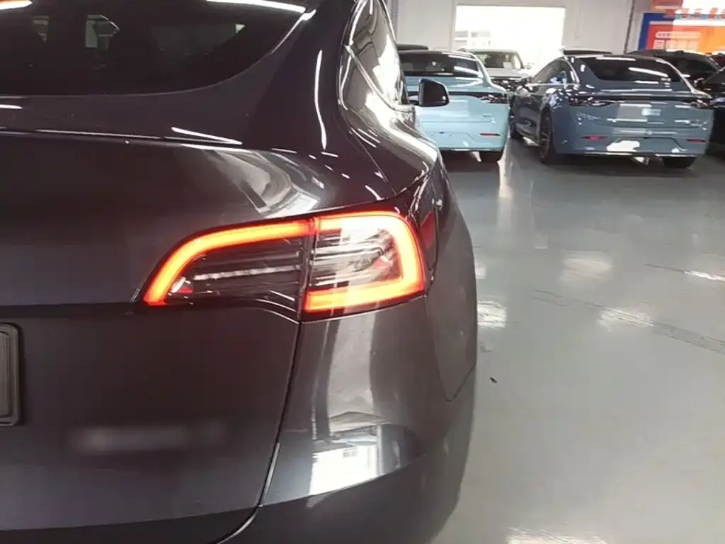 Tesla Model Y — фото 5