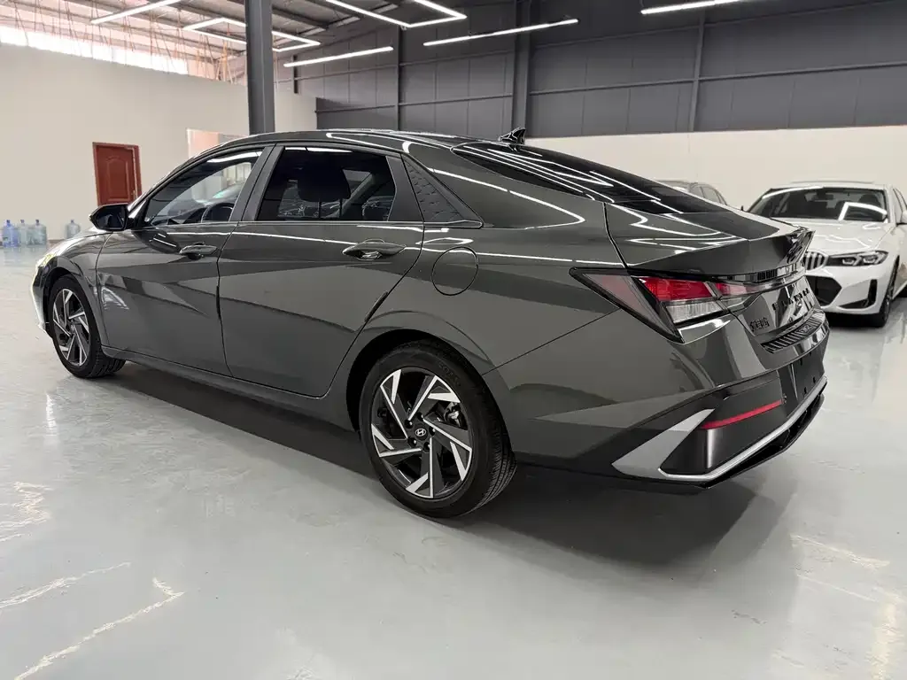 Hyundai Elantra — фото 8