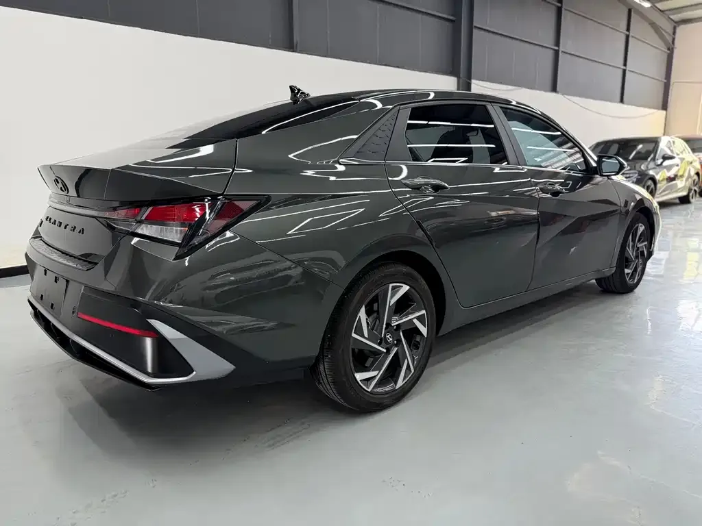 Hyundai Elantra — фото 4