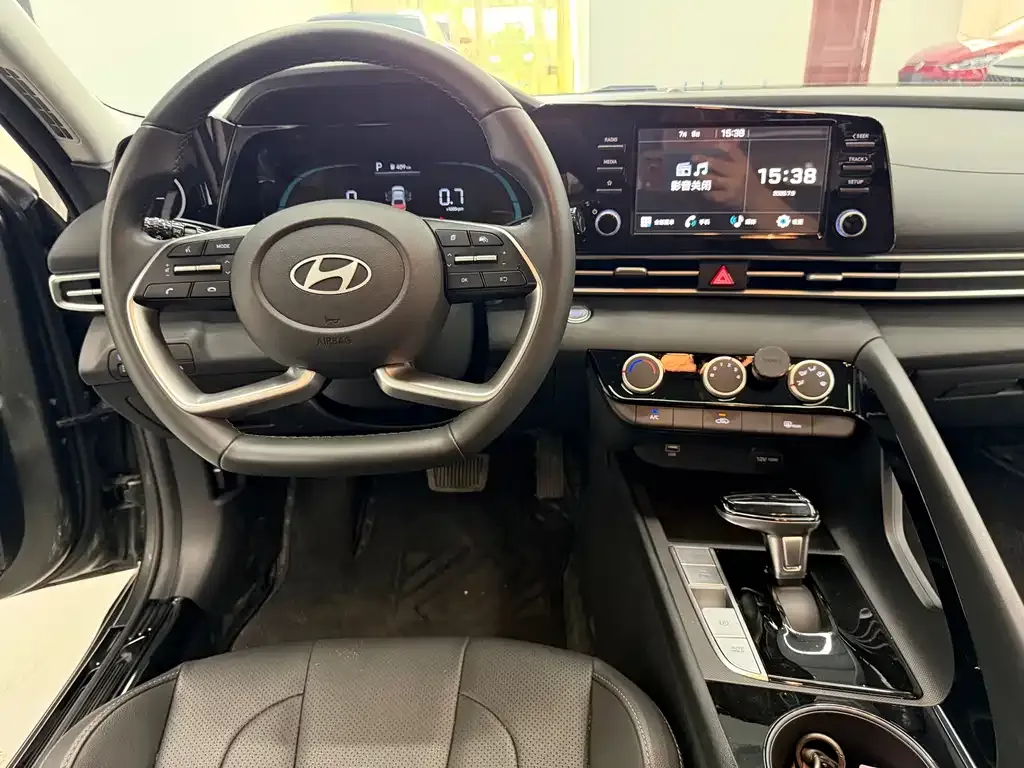 Hyundai Elantra — фото 6